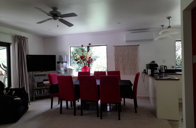 Subtropical Hideaway: 1 acre Fenced gated property with caretaker studio 3 dogs