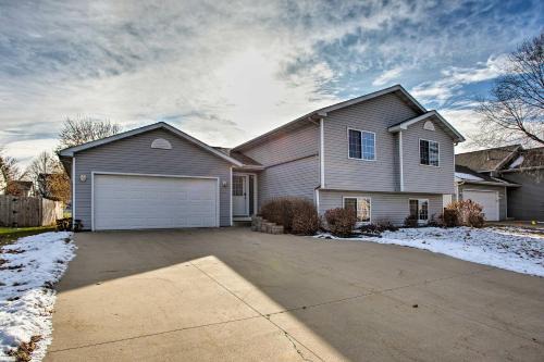 Suburban Gem with Deck 5 Mi from Dtwn Rochester!