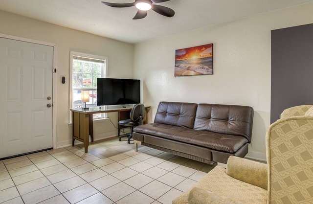 Suburban Home By Arthur Storey Park & HCA Houston!