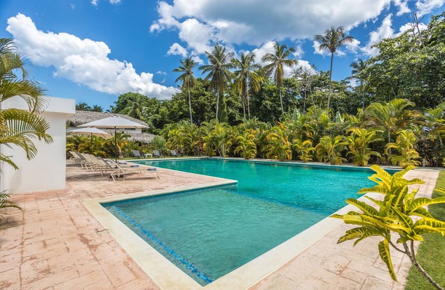 Sueños 7 – 2BR Villa with Pool, Starlink Walk to Beach & Shops – Las Terrenas