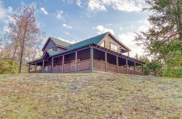 Sugar Bear: Your Sweet Smoky Mountain Escape!