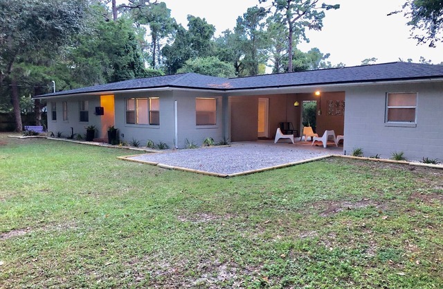 Sugarfoot Home, 2 miles from UF!