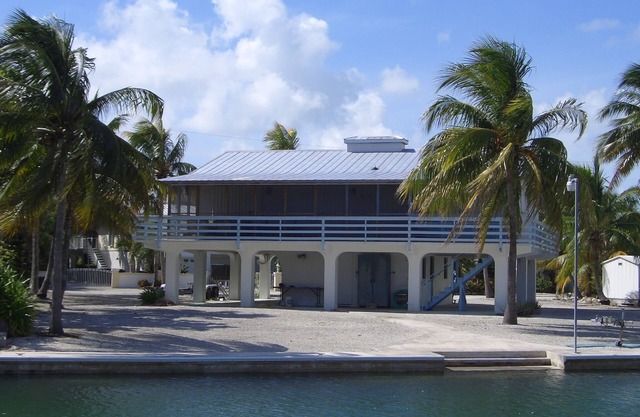 Sugarloaf Shores Wide Canal 3/3 Waterfront w/100 ft Seawall in Quite Community.