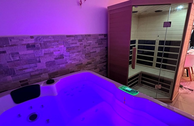 Suite 110 : Jacuzzi & Sauna Privatisé Avec Suite