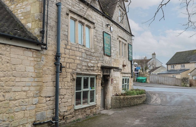 SUITE 2, pet friendly in Whiteshill