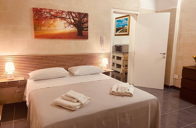 Suite Desideria-Suite-Deluxe-Ensuite with Shower-City view