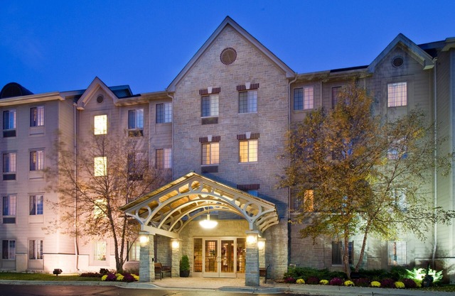 Suite Near the Heart of Chicago | Complimentary Breakfast
