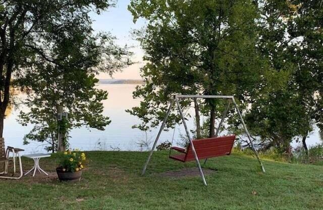 Suite Relaxation Steps to Table Rock! Near Big Cedar! Free Tickets Daily!