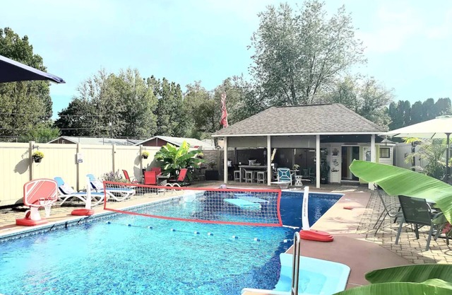 Suite Spot Vacay Oasis by Hershey