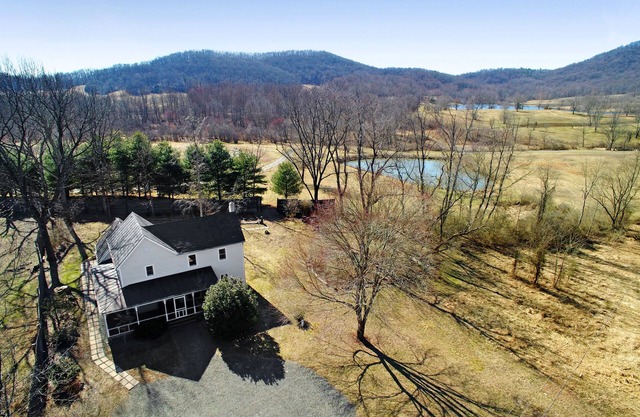 Sula at Fulmine Farm - Rappahannock Rustic Luxury
