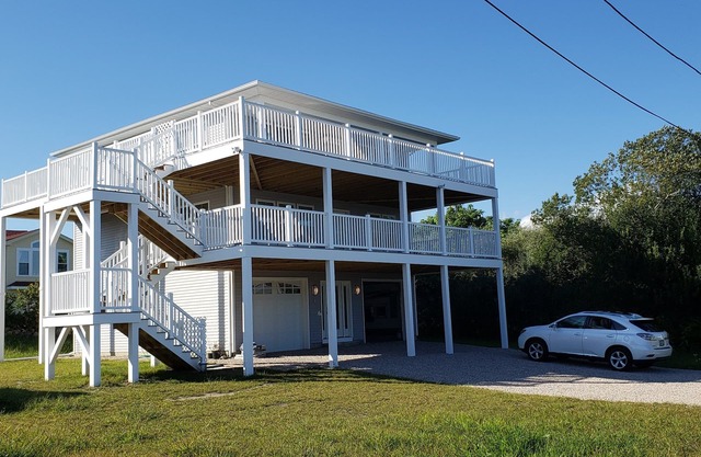 Summer Breeze II Ocean Views, walk to beach, spectacular decks, elevator.