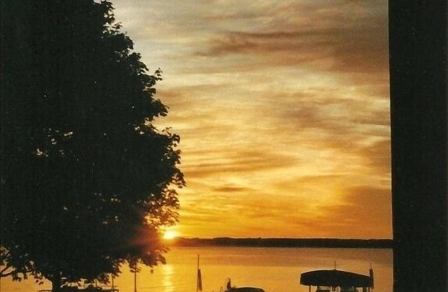 Summer Cottage on Beautiful Mullett Lake, Saturday-Saturday bookings.