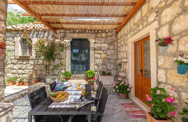 Summer Cottage - Two Bedroom House, Sleeps 4