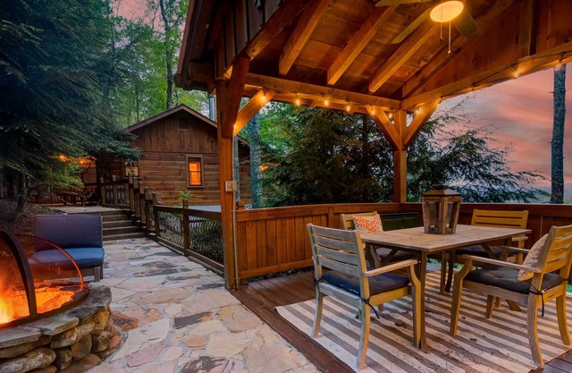 Summer Love Dream Cabin: Sunset Views & Hot Tub!