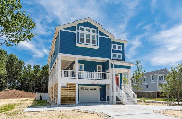 Summer Story: Private Pool, Elevator, Community Amenities
