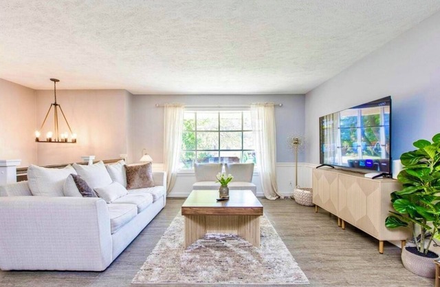 SummerRidge Retreat with 5 bedrooms