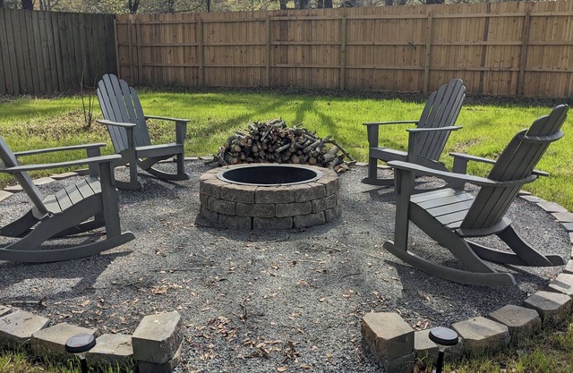 Summervilla ~ an acre oasis 10 min from downtown