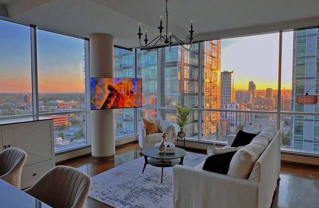 Summit Magnificent Mountain & City Views Beltline