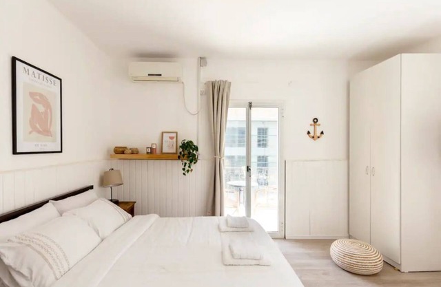 Sun Balcony Studio|Steps from Rothschild Boulevard