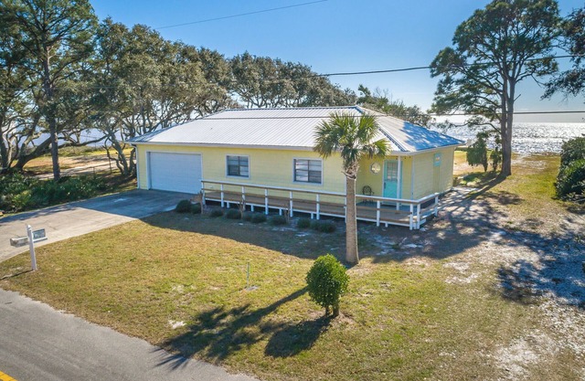 Sun, Sand & Savings – "Dolphin Watch", Your Budget-Friendly Beach Getaway!