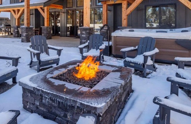 Suncadia 7 Bdrm Home with Hot Tub Overlooking Golf Course