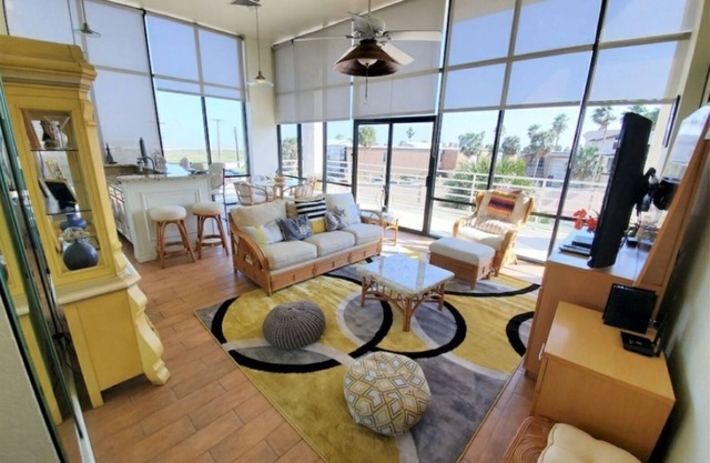 Sunchase Loft 20 ft glass view 4-min to water