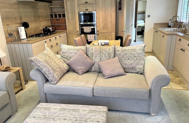 Sunflower - premier dog-friendly caravan on Rockley Park