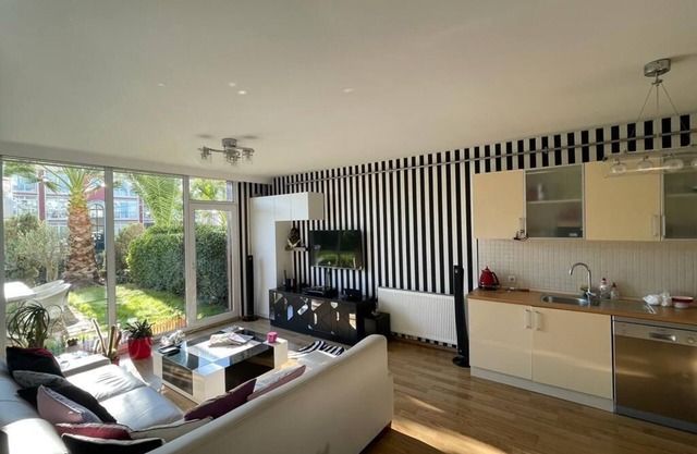 Sunny 1bdr with Garden