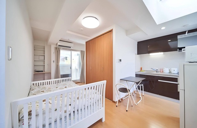 Sunny 3 - guest American - style Osaka apt.Private bath, kitchen. Unit 301.