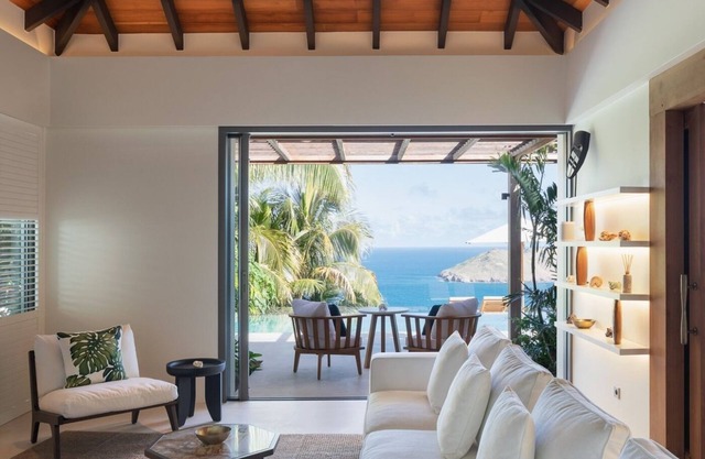 Sunny 5 BDRM Modern Villa w Ocean Views
