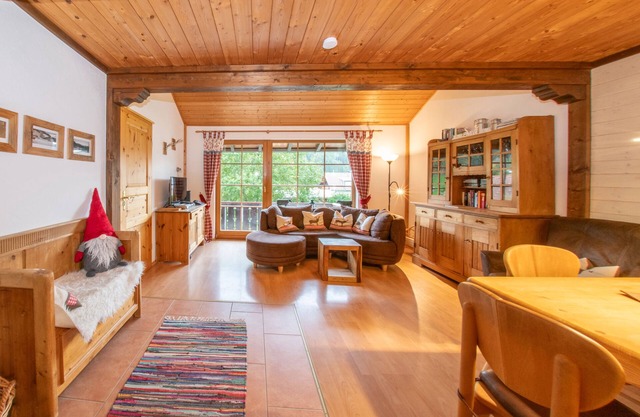 Sunny apartment on two levels up to 6 people