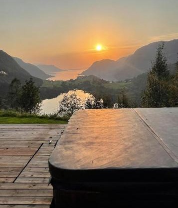 Sunny Cabin With Fjord Views In Redal