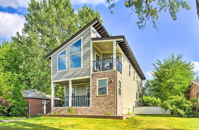 Sunny Clawson Home w/Yard - Walk to Main St!