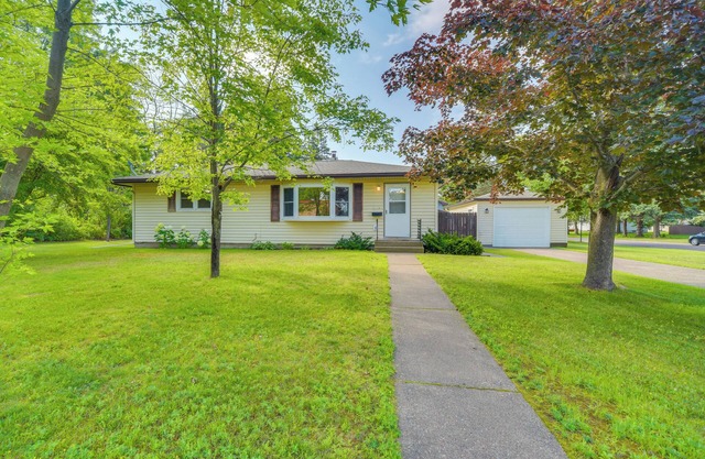 Sunny Cloquet Home - 2 Mi to St. Louis River!