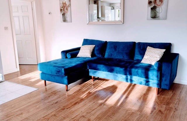Sunny detached bungalow with private courtyard