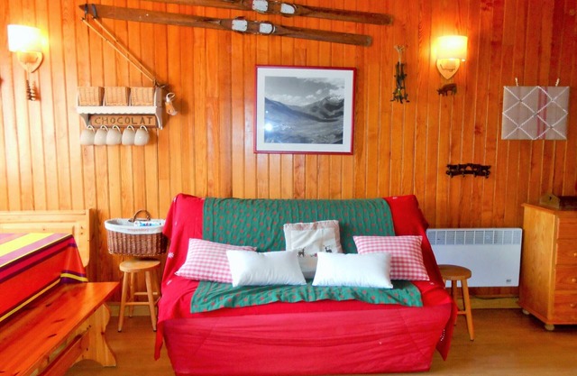 Sunny Duplex Studio with Mountain Views and Ski Access