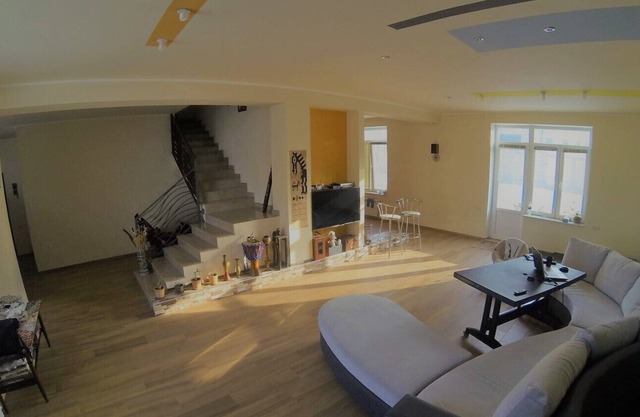 Sunny house with nice garden and huge living room