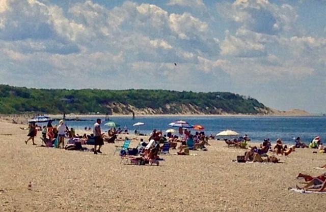Sunny, Immaculate 3 Bedroom Apartment in Sound Beach sleeps 7