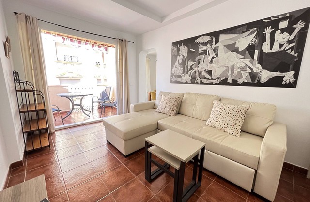 Sunny penthouse with terrace in historic center. Cathedral, Picasso, Park and beach