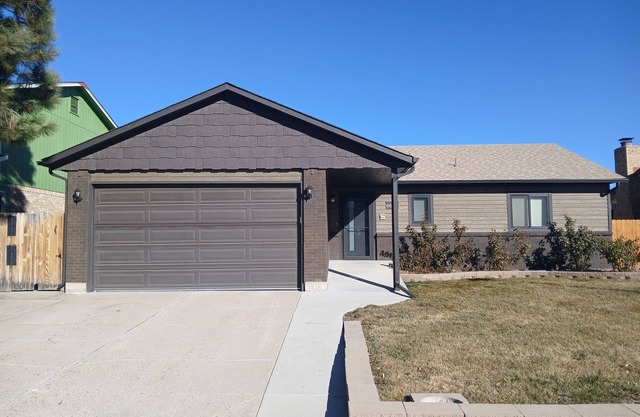 Sunny Pet-Friendly Guest Suite Near Park & Amenities, 30 min from Denver/Boulder