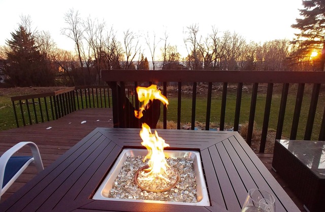 Sunny, private, lake view.spacious luxury home
