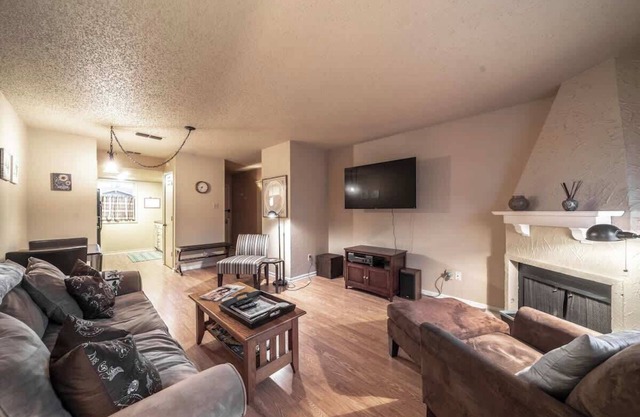 Sunny Side Town Home - 2BR/2BA - Seasonal Pool