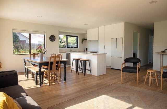 Sunny, Stylish & Spacious – Perfect for Families!