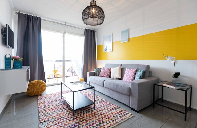 Sunny Terrace 4C - One Bedroom Apartment, Sleeps 4