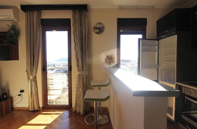 Sunny three-bedroom apartment in Budva