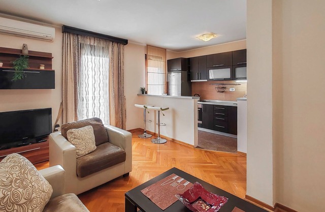 Sunny Three-bedroom apartment