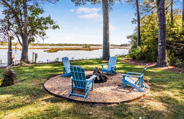 Sunnybank Getaway - Waterfront w/Pier & Kayaks in Reedville, VA
