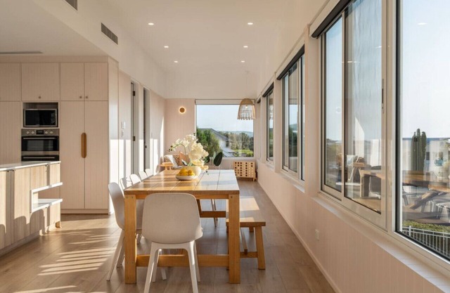 Sunnyside - Family friendly.Sleeps 12.Sea Views