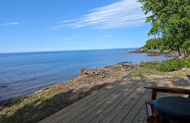 Sunrise Cove Cottage: Autumn Awaits at Sunrise Cove – Scenic Views and Peaceful Lakefront