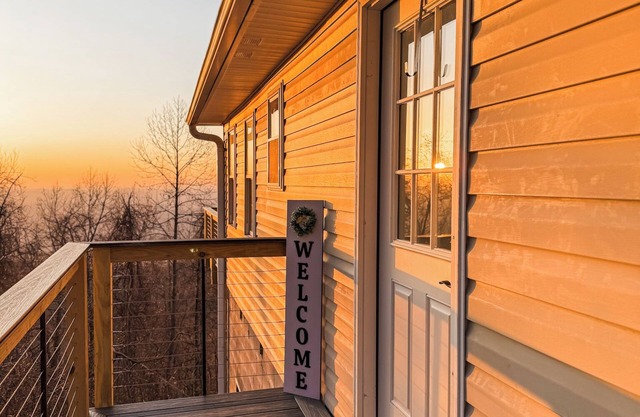 Sunrise Mountain Escape - Modern 1 Bed, 1 Bath - Gorgeous Views Near BRPW & I-77